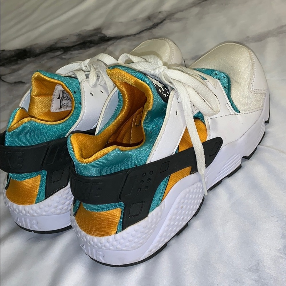 Air Huraches size 7.5
